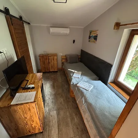 Carp Land Camp Bed & Breakfast *