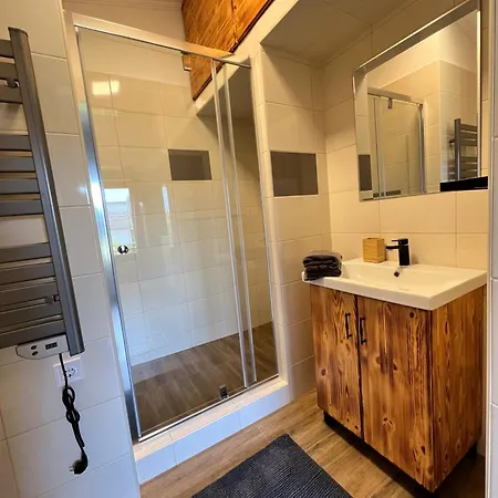 Carp Land Camp 住宿加早餐酒店 鲍洛通塞派兹德