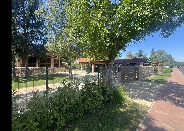 Bed & Breakfast Carp Land Camp *